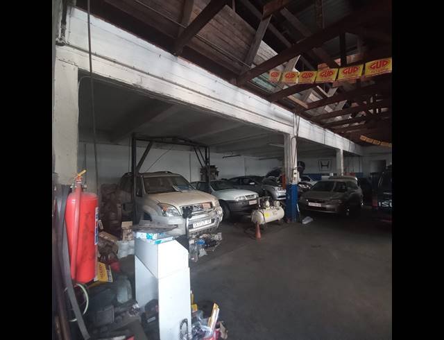270M² WAREHOUSE TO LET IN CITY WEST
